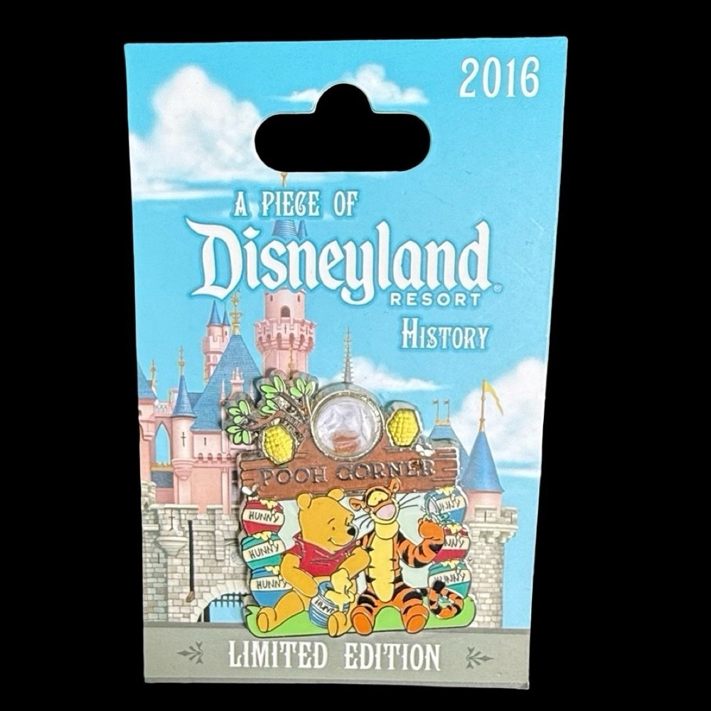 Disney Pooh Corner A Piece of History Limited Edition Disneyland Pin 2016 READ